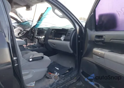 2010 Toyota Tundra Grade 4.6L V8 z USA, uszkodzony, nr VIN 5TFUM5F15AX009689